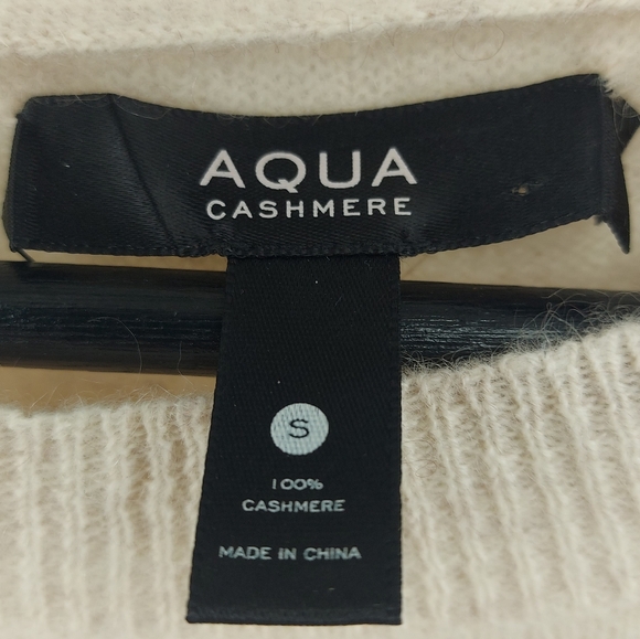 Aqua Cashmere Crewneck Sweater Size Small Neutral Basic Wardrobe Stape - Picture 2 of 3